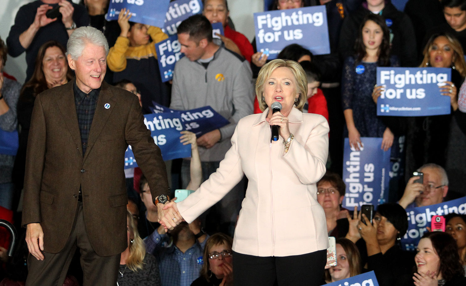 012916-clintons07